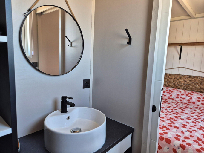 Bathroom 3, 4-guest Coastal Chalet With Pool, Manche