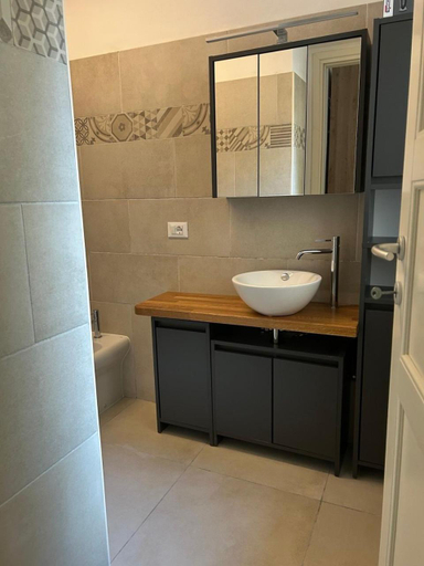 Bathroom 3, Le Tre Capanne, Massa Carrara