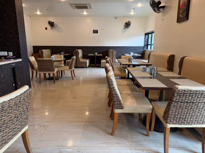Food & Drinks 3, Hotel Sharanam, Buldana