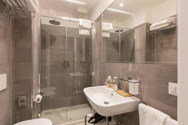 Bathroom 3, Ai Suma Hotel, Milano