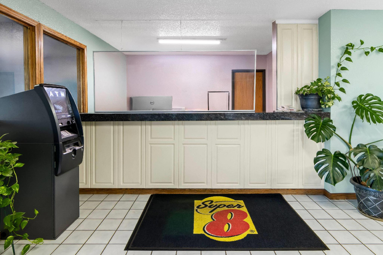 Public Area 2, Super 8 by Wyndham Bourbonnais/Kankakee Area, Kankakee