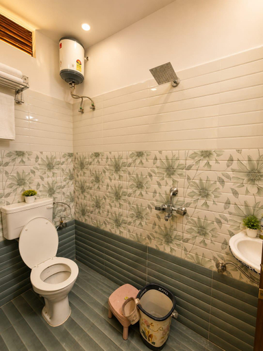Bathroom 4, Stay Purvi Ganga, Varanasi