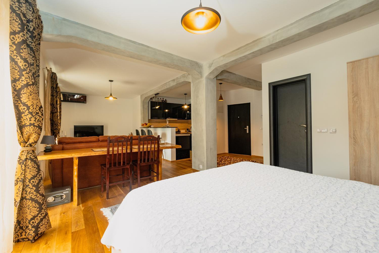 Bedroom 2, Laz Palace