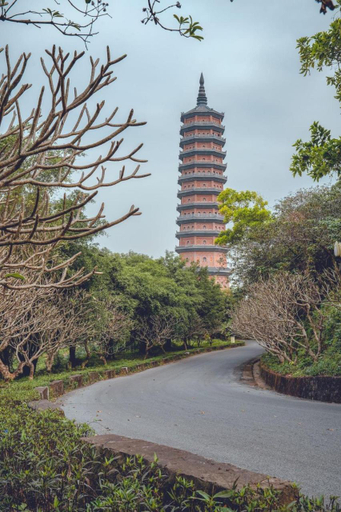 Others 3, Khach San Ha Phuong, Gia Viễn