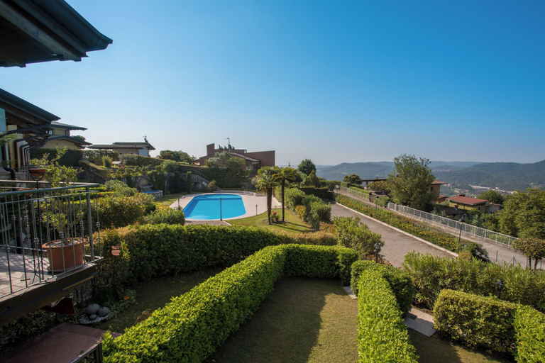 Garden 4, Terraced House With Private Garden, Brescia