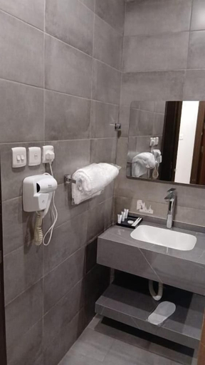 Bathroom 3, Clowzer Hotel Apartments, Riyadh