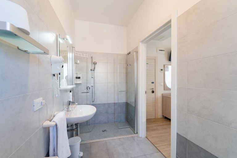 Bathroom 3, Hotel Anny, Venezia