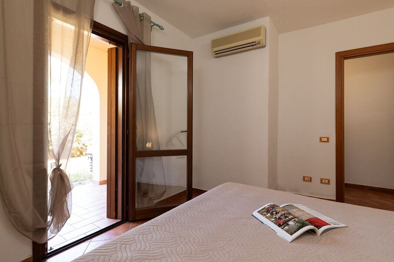 Room 2, Casa Dell Edera F2 by Wonderful Italy, Nuoro