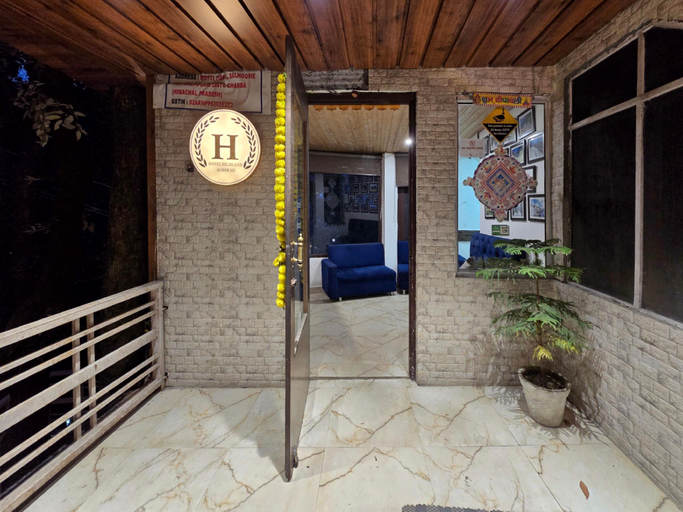 Entrance, Kavin Highland - The Mall, Chamba