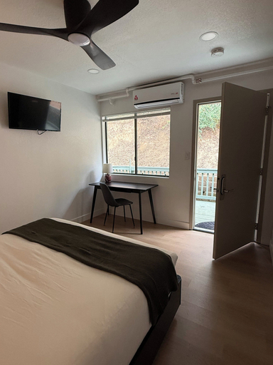 Room 3, Granite Ridge, Madera