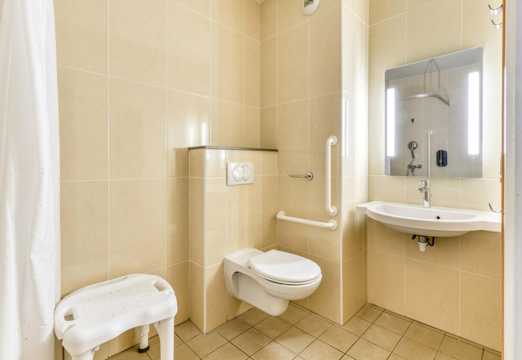 Bathroom 3, B&B HOTEL Montpellier Centre Le Millénaire, Hérault