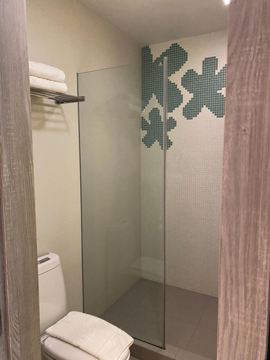 Bathroom 4, Bannpantai Resort, Cha-Am