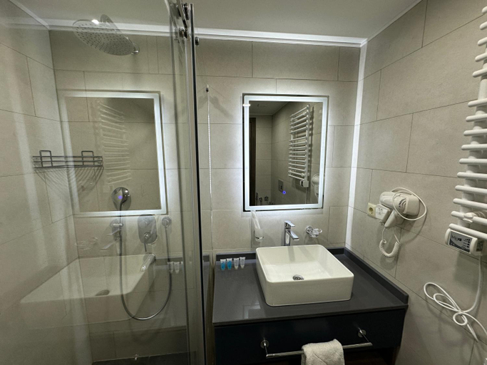 Bathroom 3, Superior Triple, Batumi