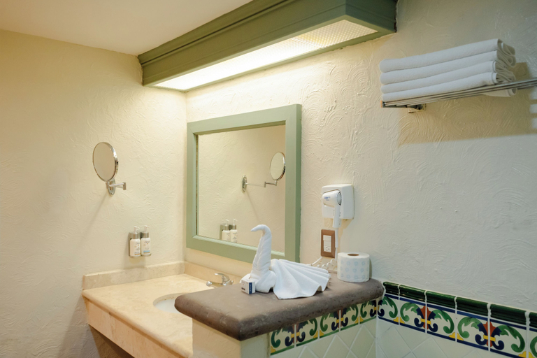 Bathroom 5, Hotel La Parroquia, Pátzcuaro