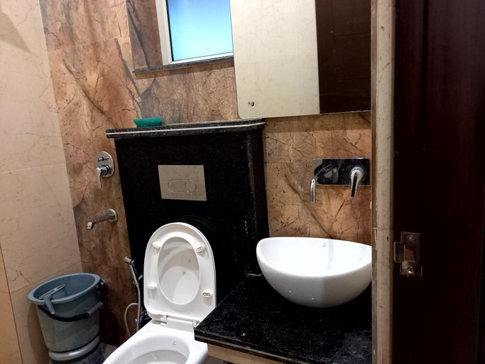 Bathroom, Gokul Grand, Dehradun