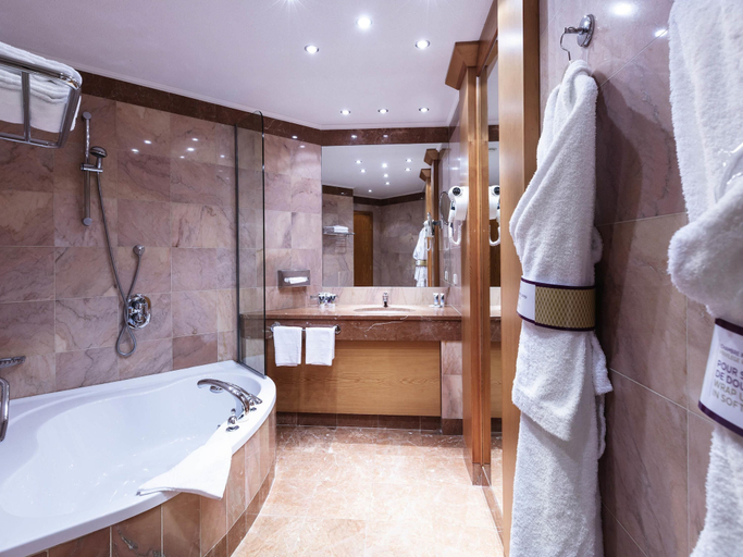 Bathroom 5, Hotel Mercure Luxembourg Kikuoka Golf & Spa, Remich