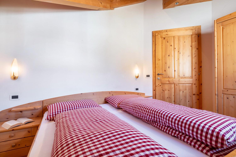 Bedroom 2, Apartments Campagnola, Bolzano