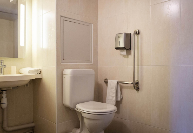 Bathroom 4, B&B HOTEL Avignon (1), Vaucluse