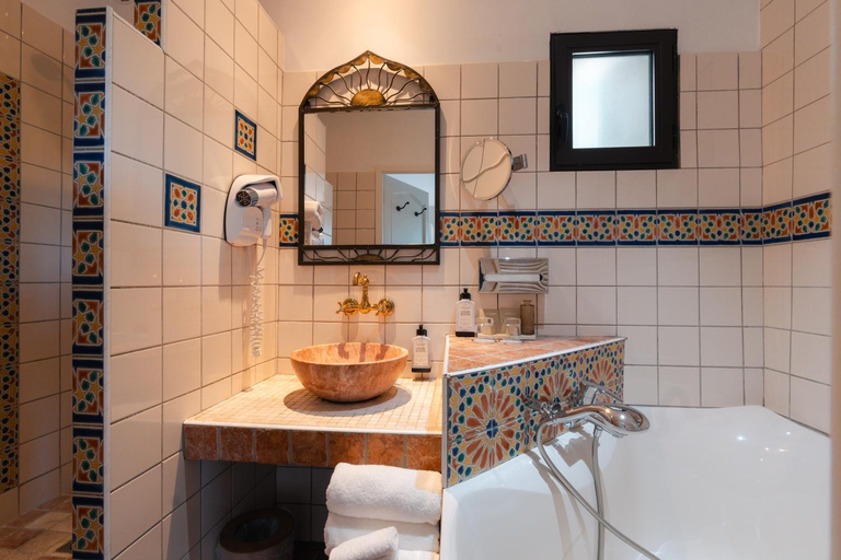 Bathroom 3, Le Mas de Guilles, Vaucluse