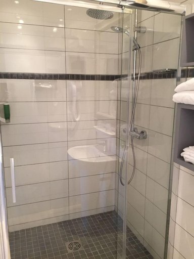 Bathroom 3, Grand Hotel de L'Univers, Somme
