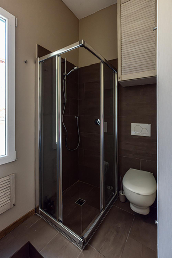 Bathroom 3, Casa Santa Maria Novella, Florence