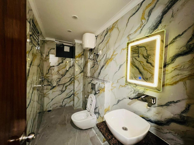 Shower, Sitara Premium Gangotri Palace, Tapovan, Garhwal