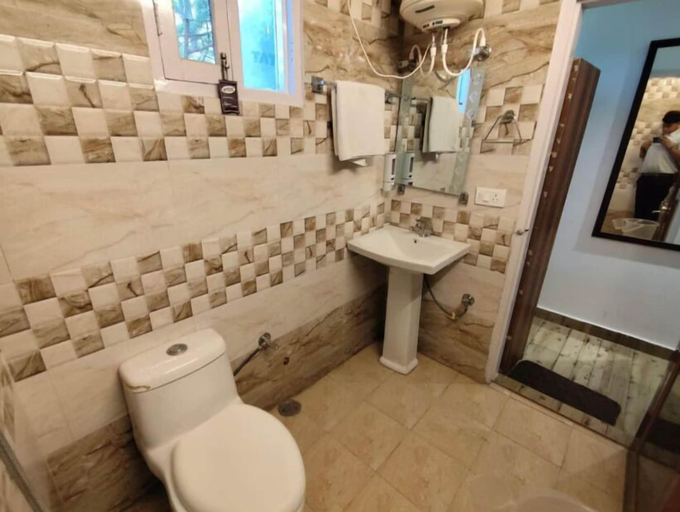 Bathroom, Kasauli Hotel Times Kasauli, Solan