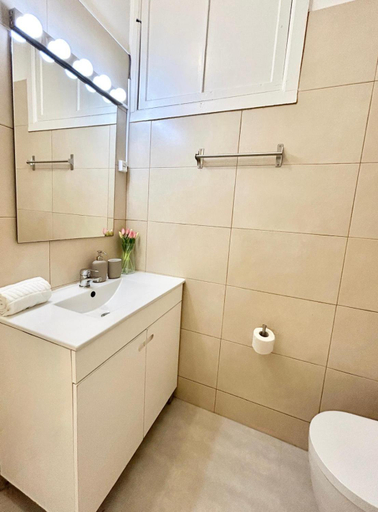 Bathroom 2, Bright and cozy apartment in Principe Real, Lisbon