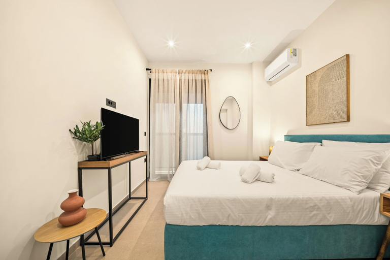 Room 5, Ormos Piraeus, Attica