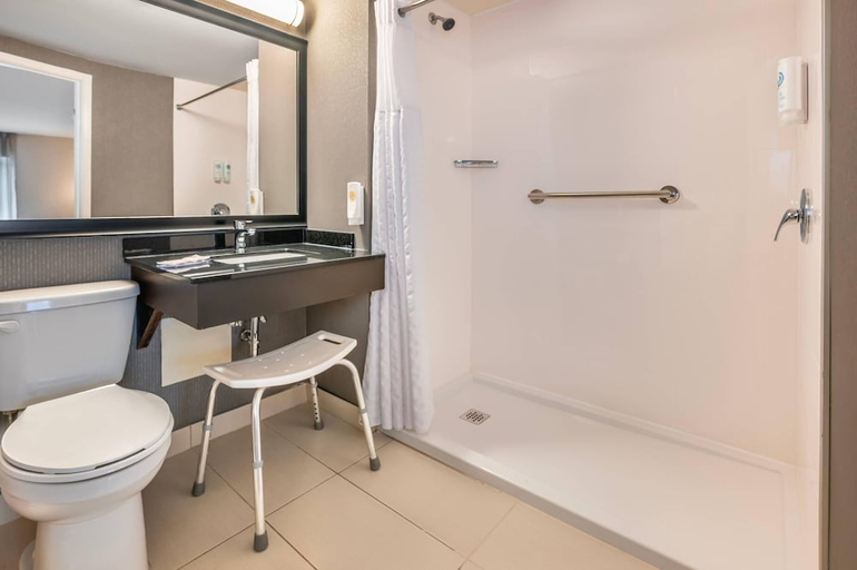 Bathroom 4, Comfort Inn Alma - Lac-Saint-Jean, Lac-Saint-Jean-Est