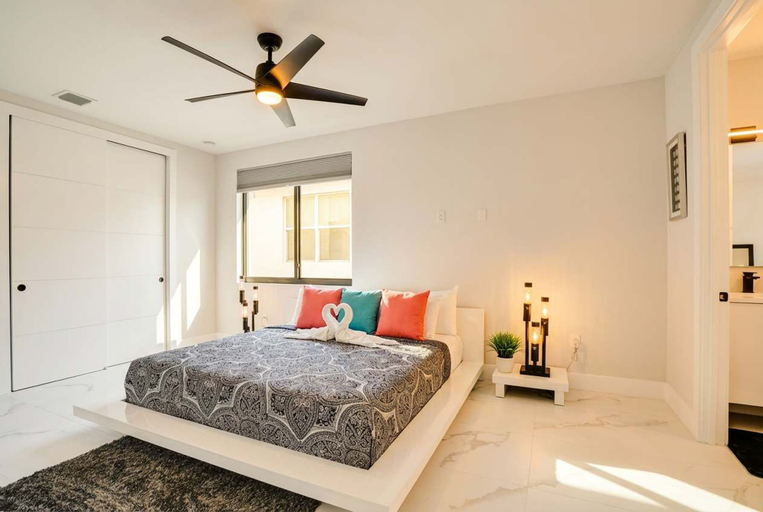 Room 3, Luxury Las Olas 6200sqft - Sleeps 20 With 2 Pools, Broward