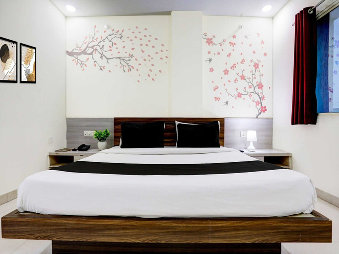 Room 5, Townhouse Oak Hoshangabad Capital Mall, Bhopal