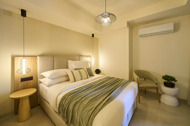 Room 4, Zeus Piraeus Grand, Attica