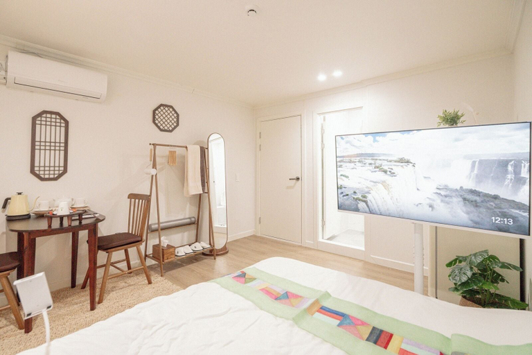 Room 5, ARCO HOUSE, Gangbuk