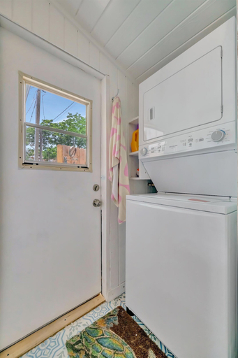 Interior 3, Bay Breeze Cottage, Pinellas