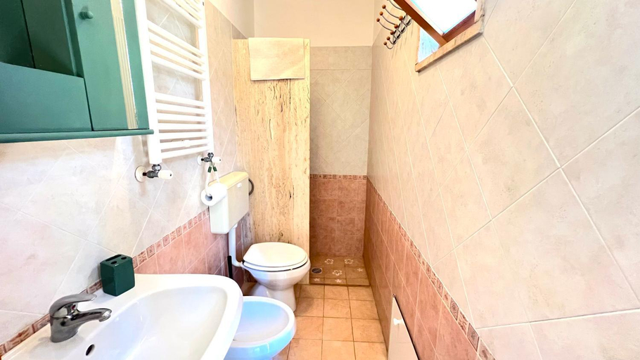 Bathroom, Villa Adelaide, Brindisi