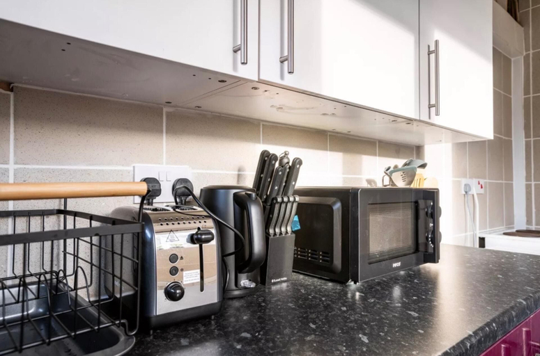Private kitchen 4, House Sleeps 3 With Garden, Wirral
