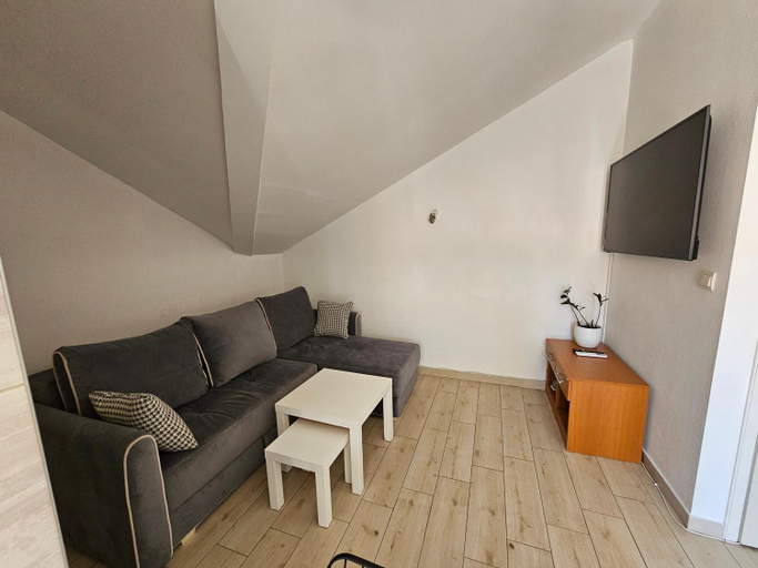 Others 2, Apartment Kovac