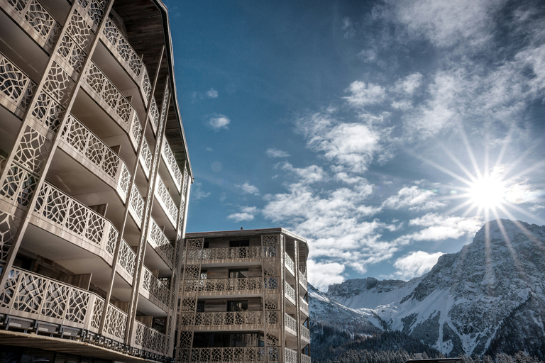 Exterior & Views