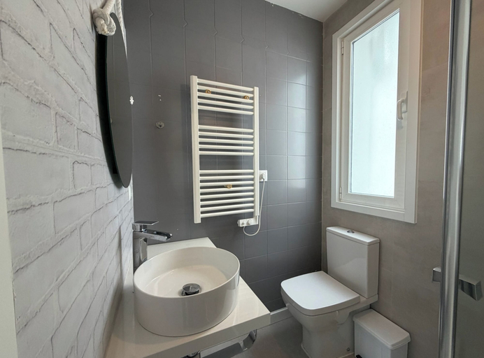 Bathroom 3, Apt - Sleeps 4 - Pet Friendly - Central Location, A Coruña