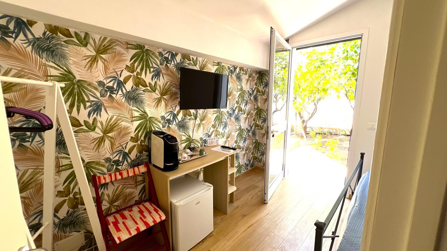 Others 4, Villa Adelaide, Brindisi