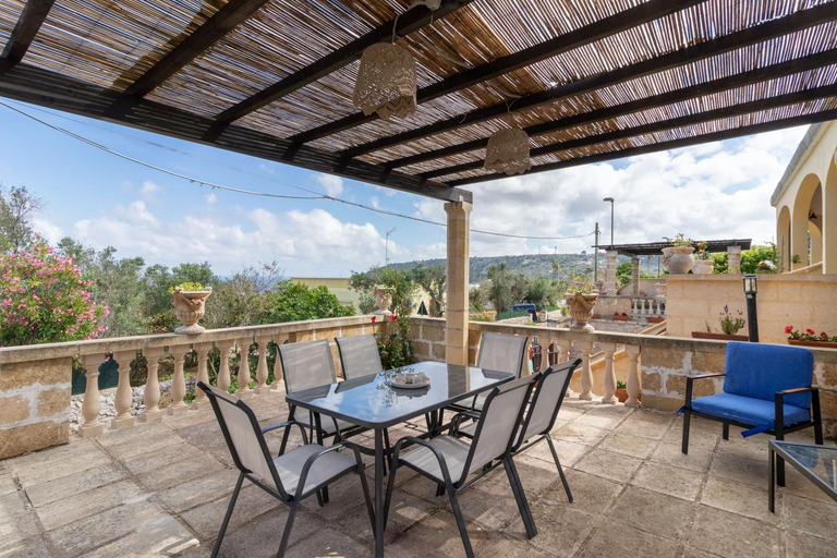 Exterior view 3, Villa Serra, Lecce