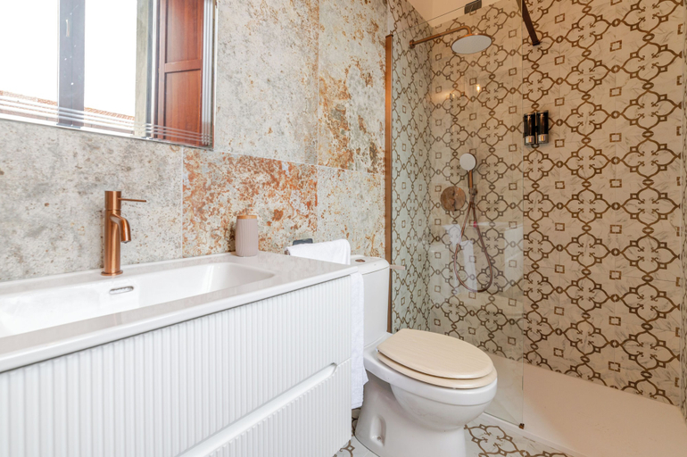 Bathroom 5, Castello Vassallo, Salerno