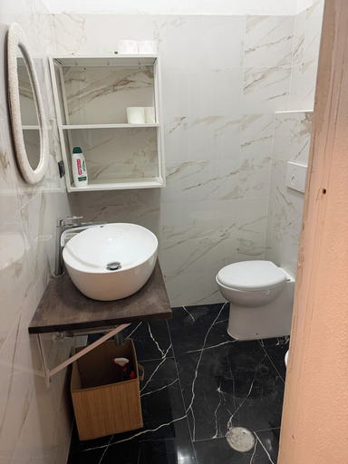 Bathroom 4, Tereskova, Taranto
