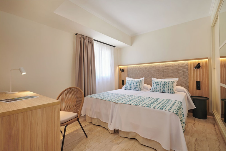 Bedroom 3, Grupotel Mar de Menorca, Baleares