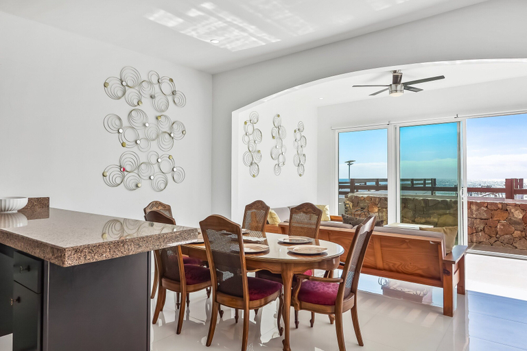 Dining 5, Bright Dog-friendly Home With Heated Pool, Hot Tub, Streaming, & Ocean Views, Tijuana