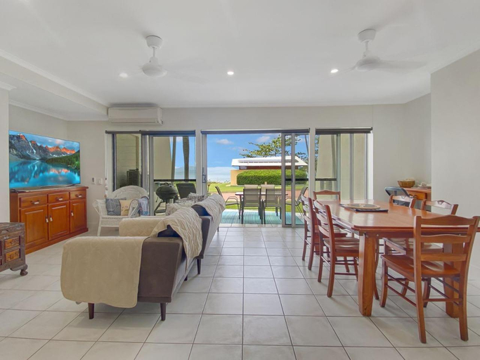 Food & Drinks, Magnetic Docks Townhouse 5, Magnetic Island