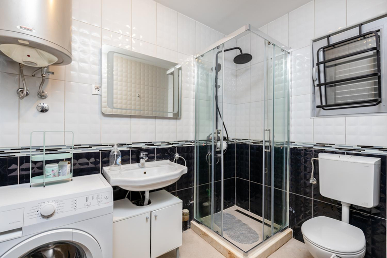 Bathroom 2, Bjelica Apartments Kotor