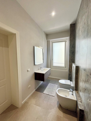 Bathroom 4, Lucus Apartments, Ravenna
