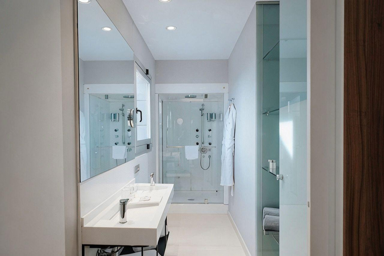 Bathroom 5, Hotel Neptuno, Valencia